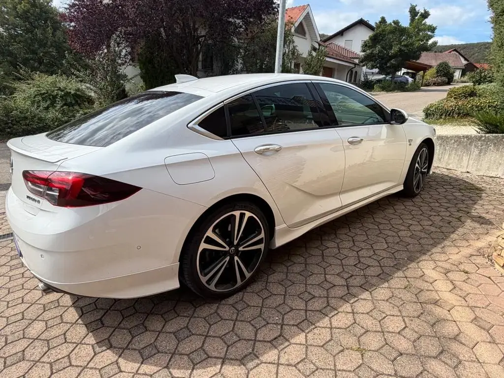 Main__Slider__Photo:Opel Insignia GS 2.0 Turbo 260 PS Innov Auto 4x4 10/2017-1