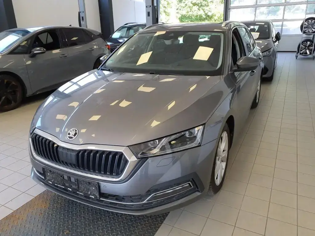 Main__Slider__Photo:Skoda Octavia Combi 1.5 TSI Style Matrix|HuD|AHZV|ACC| 08/2022-1