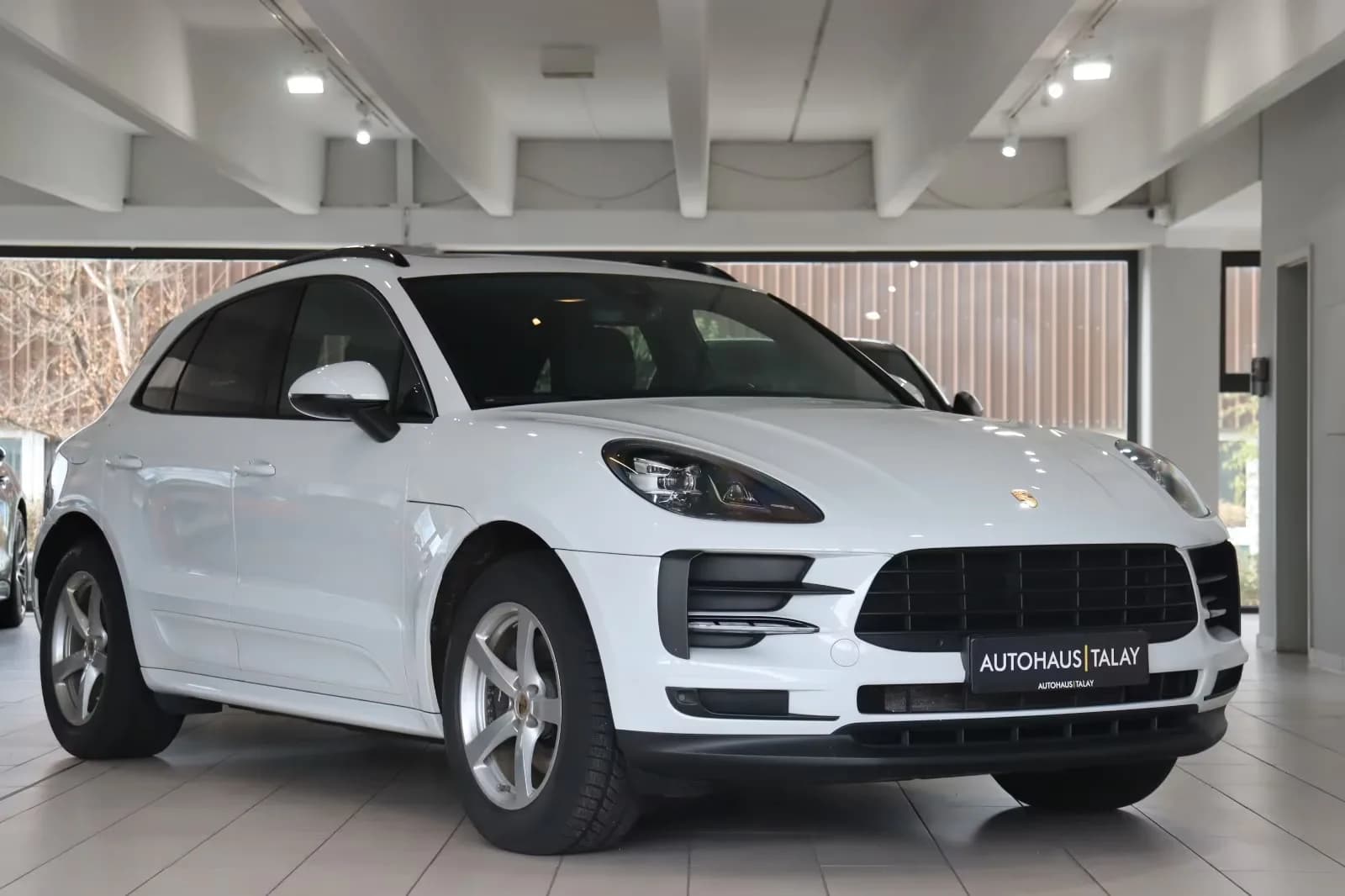 Main__Slider__Photo:Porsche Macan 08/2021-0