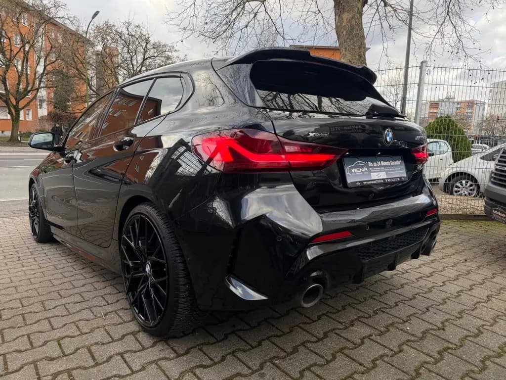 Main__Slider__Photo:BMW M135 i xDrive Limousine / HEAD UP - LEDER 04/2021-0