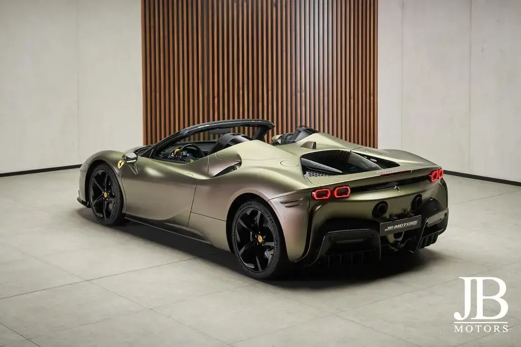 Main__Slider__Photo:Ferrari SF90 Spider Carbon LIFT JBL CarPlay Verde Masoni 04/2024-1