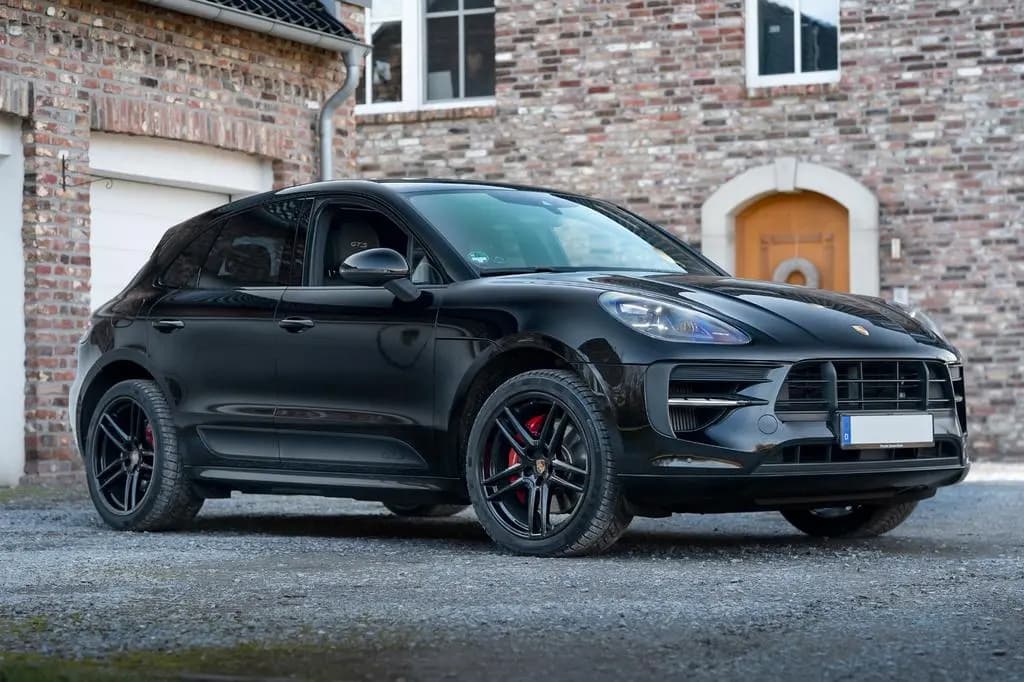 Main__Slider__Photo:Porsche Macan GTS | STANDHEIZUNG|PANO|BOSE|18-WEGE|AHK 12/2020-0