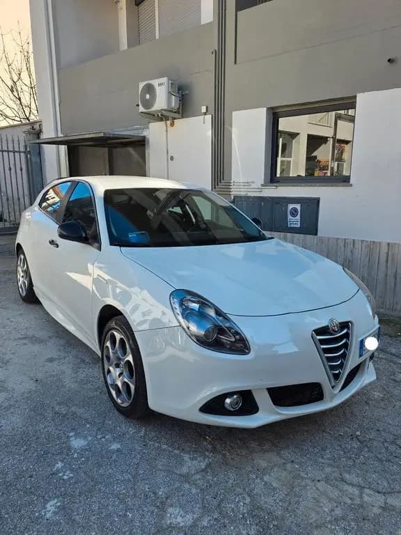 Main__Slider__Photo:Alfa Romeo Giulietta 2.0 JTDm-2 150 CV Exclusive 03/2015-0