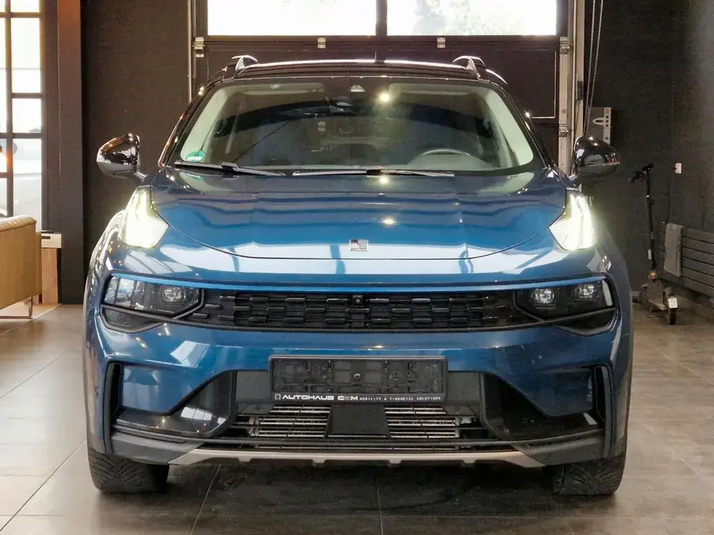 Main__Slider__Photo:Lynk&Co 01 1.5eHybrid*Pano*360°Kamera*Infinity Sound 12/2022-1