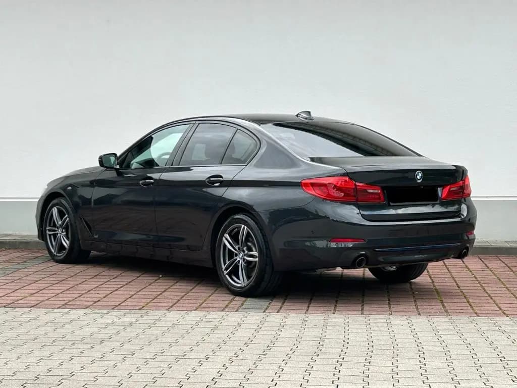 Main__Slider__Photo:BMW 5 Series xDrive Sport Line Leder Memory Sitzheizung 09/2020-0