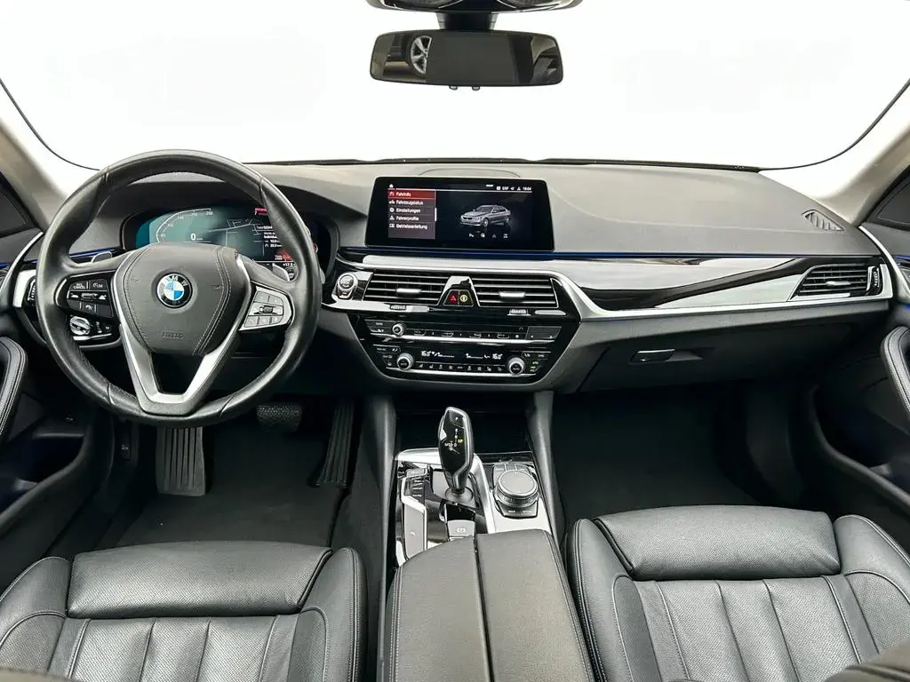 Main__Slider__Photo:BMW 5 Series xDrive Sport Line Leder Memory Sitzheizung 09/2020-1