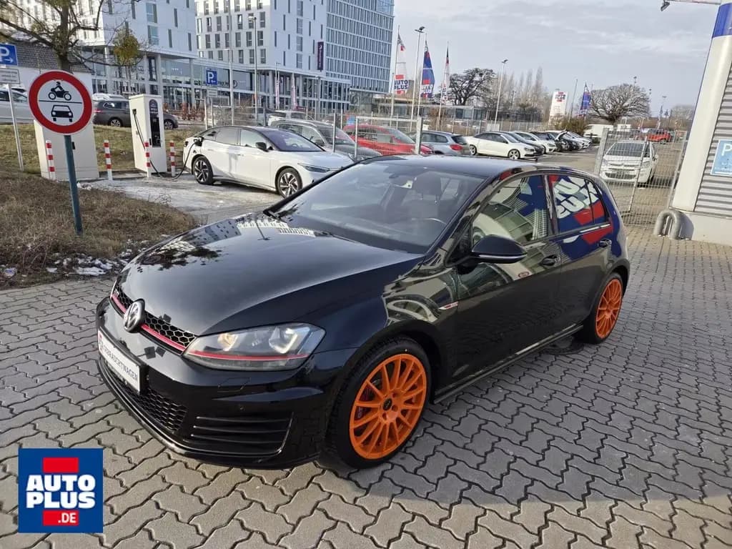 Main__Slider__Photo:Volkswagen Golf GTI Performance PDC+SITZHZG+XENON+1. HAND 09/2013-0