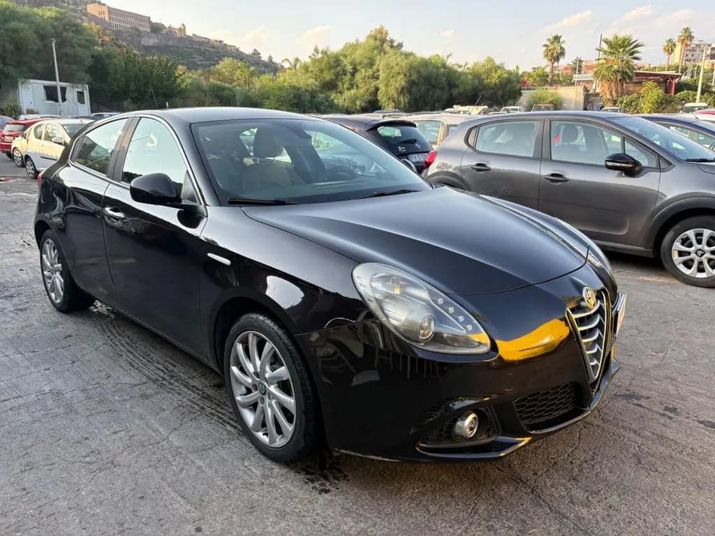 Main__Slider__Photo:Alfa Romeo Giulietta 1.6 MULTIJET 105 CV Exclusi 09/2015-0
