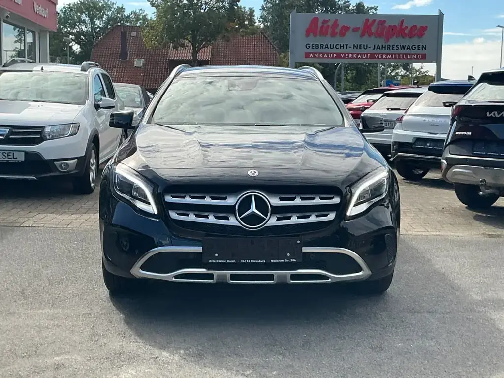 Main__Slider__Photo:Mercedes-Benz GLA 200 Navi BT SHZ PDC LED 10/2018-1