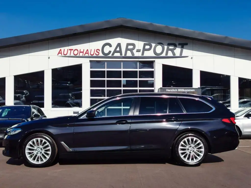 Main__Slider__Photo:BMW 5 Series 520d | STHZ | LEDER | RFK | ASSIST | HEAD-UP | 08/2021-1