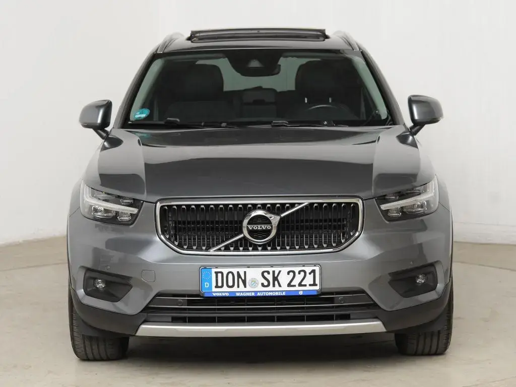 Main__Slider__Photo:Volvo XC40 T4 Geartronic Momentum *AHK * Standhzg.* 02/2019-1