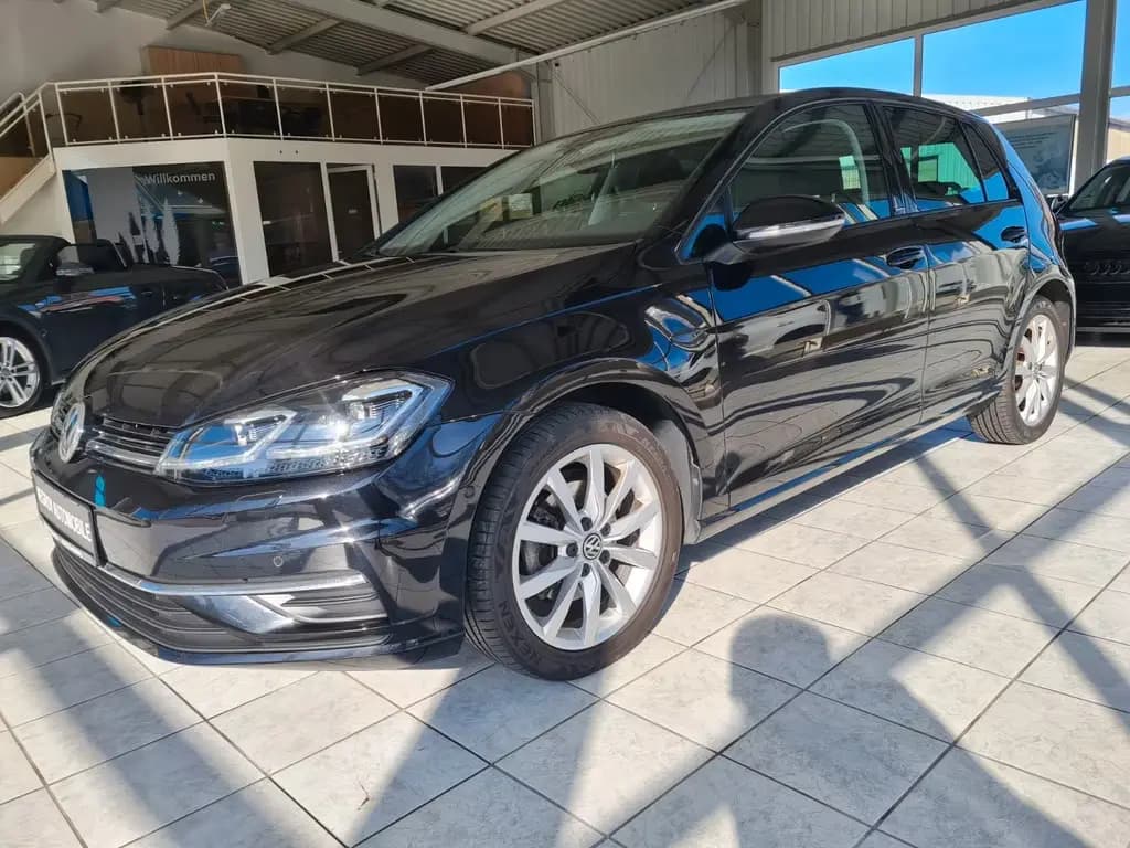 Main__Slider__Photo:Volkswagen Golf VII Lim. IQ.DRIVE Start-Stopp 10/2019-0