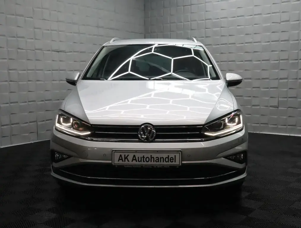 Main__Slider__Photo:Volkswagen Golf Sportsvan VII Highline LED Navi SHZ ACC 07/2019-1