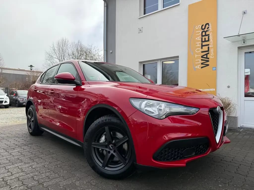 Main__Slider__Photo:Alfa Romeo Stelvio Business  =AHK-Navi-SHZ-Abstands.Tempo 04/2019-0