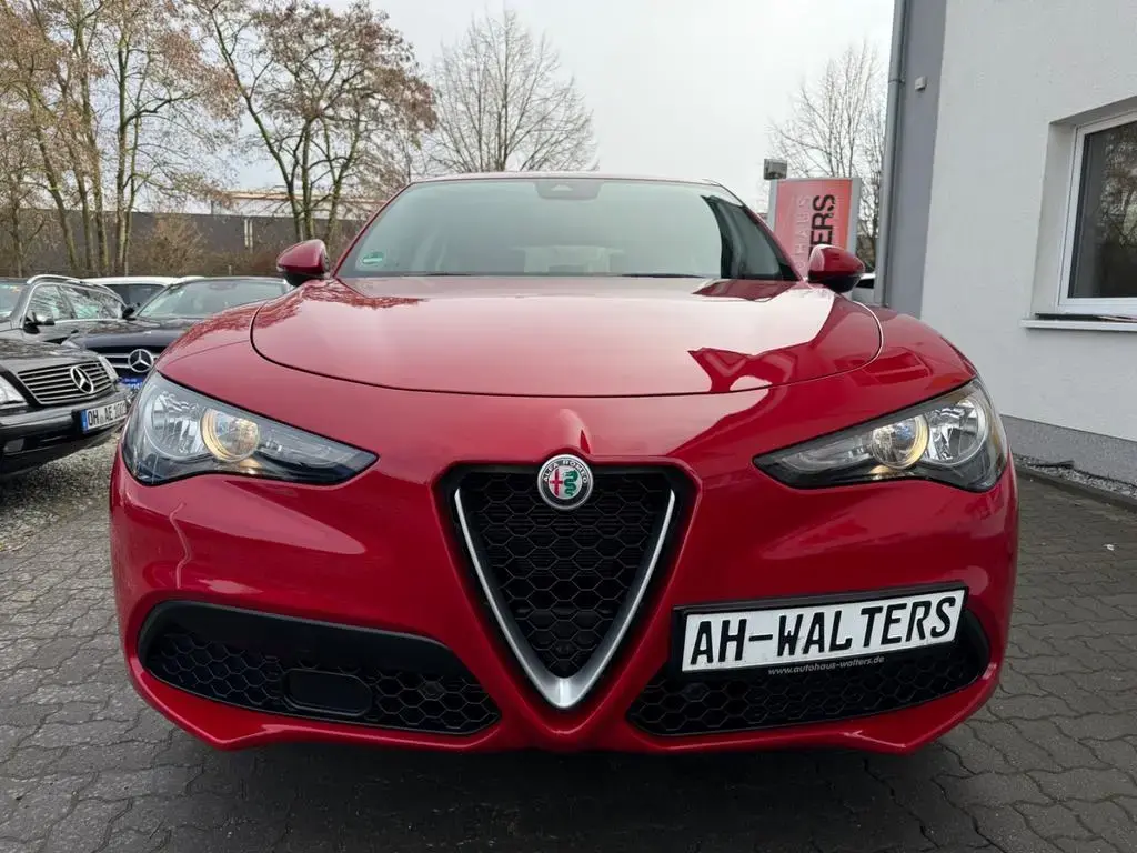 Main__Slider__Photo:Alfa Romeo Stelvio Business  =AHK-Navi-SHZ-Abstands.Tempo 04/2019-1