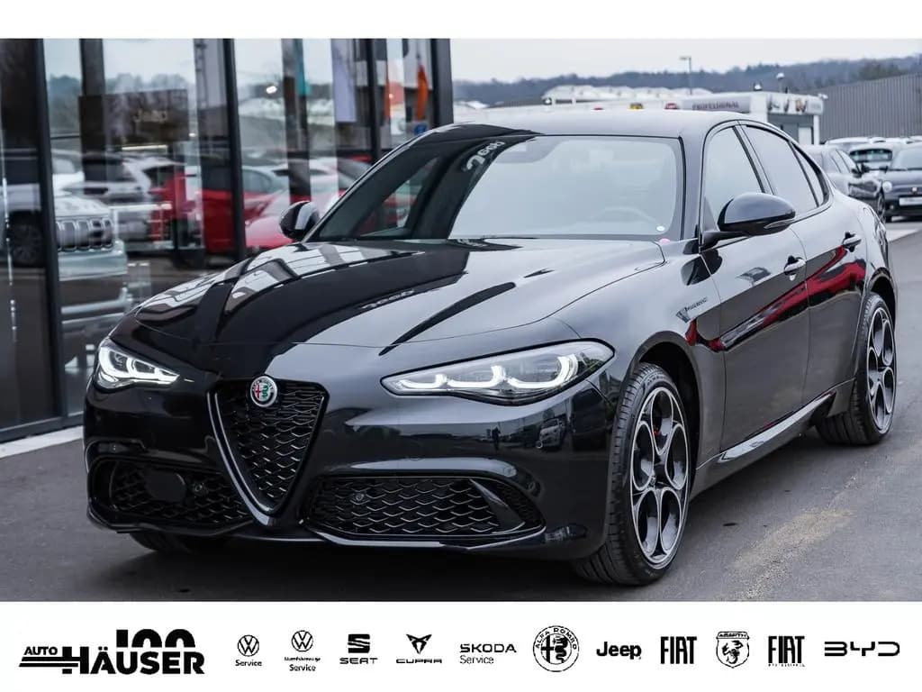 Main__Slider__Photo:Alfa Romeo Giulia Competizione MY23 2.0 Turbo AT8 Q4 HARMAN 02/2023-0