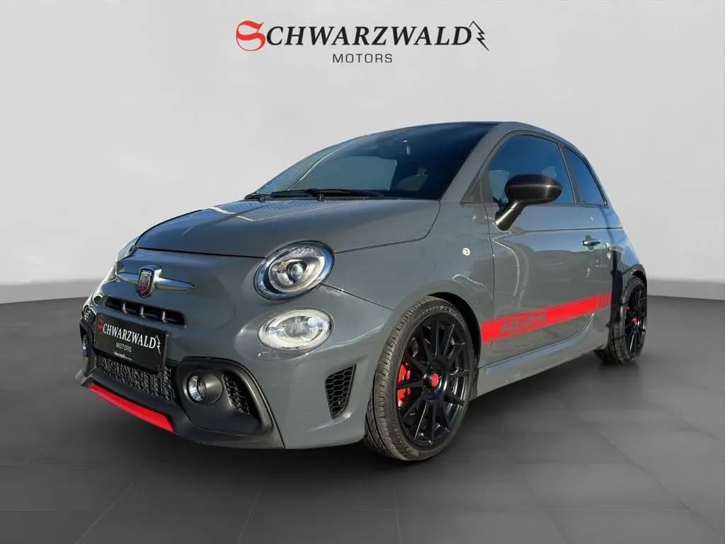 Main__Slider__Photo:Abarth 695 XSR Yamaha Akrapovic Panorama Beats Audio 10/2017-0