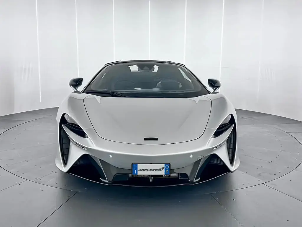 Main__Slider__Photo:McLaren Artura Spider MY25 - McLaren Milano null-1