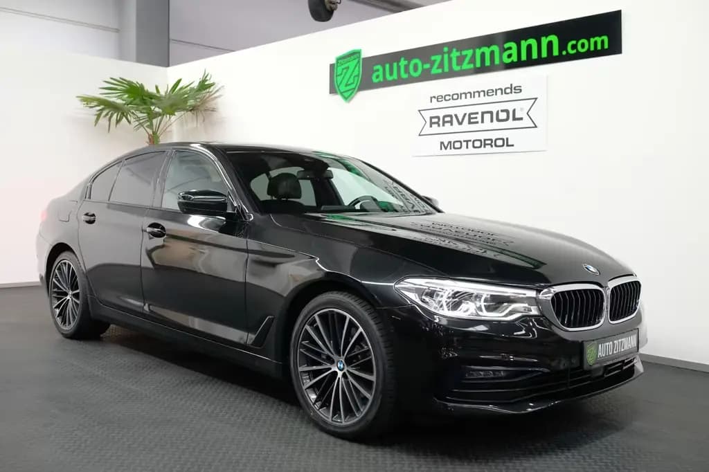 Main__Slider__Photo:BMW 5 Series 520d xDrive SportLine/SCHIEBEDACH/BUSINESS/HEADU 02/2020-0