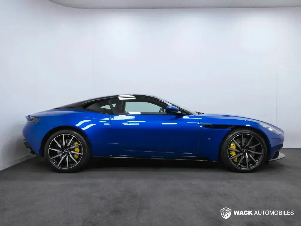 Main__Slider__Photo:Aston Martin DB11 COUPE 5.2L BI-TURBO V12 608 CV 08/2018-1