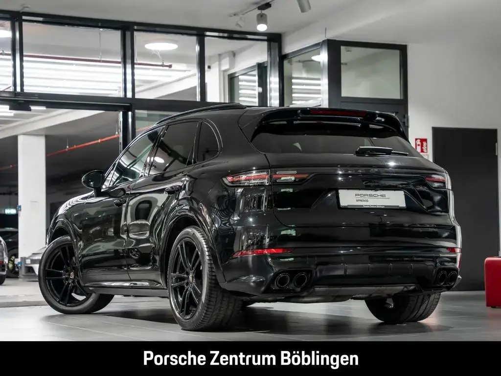Main__Slider__Photo:Porsche Cayenne Platinum Edition HA-Lenkung Sportabgas 11/2022-1