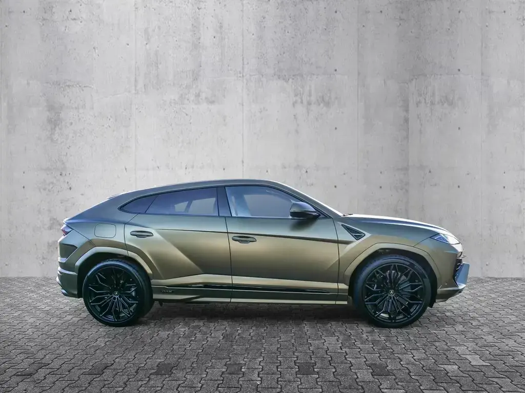 Main__Slider__Photo:Lamborghini Urus SE Verde Gea, Interior Carbon Pack 08/2025-1