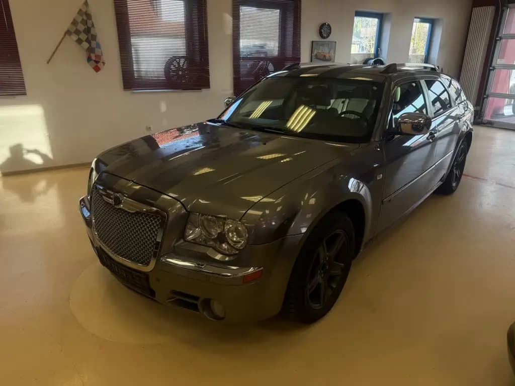 Main__Slider__Photo:Chrysler 300C Touring 3.0 CRD Kombi,Navi,Xenon,1 Hand 06/2010-0