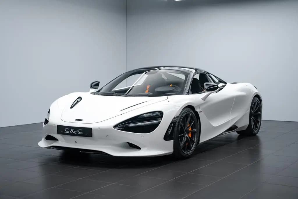 Main__Slider__Photo:McLaren 750S Spider CARBON/PERFORMANCE/360°CAMERA/B&W 02/2024-0