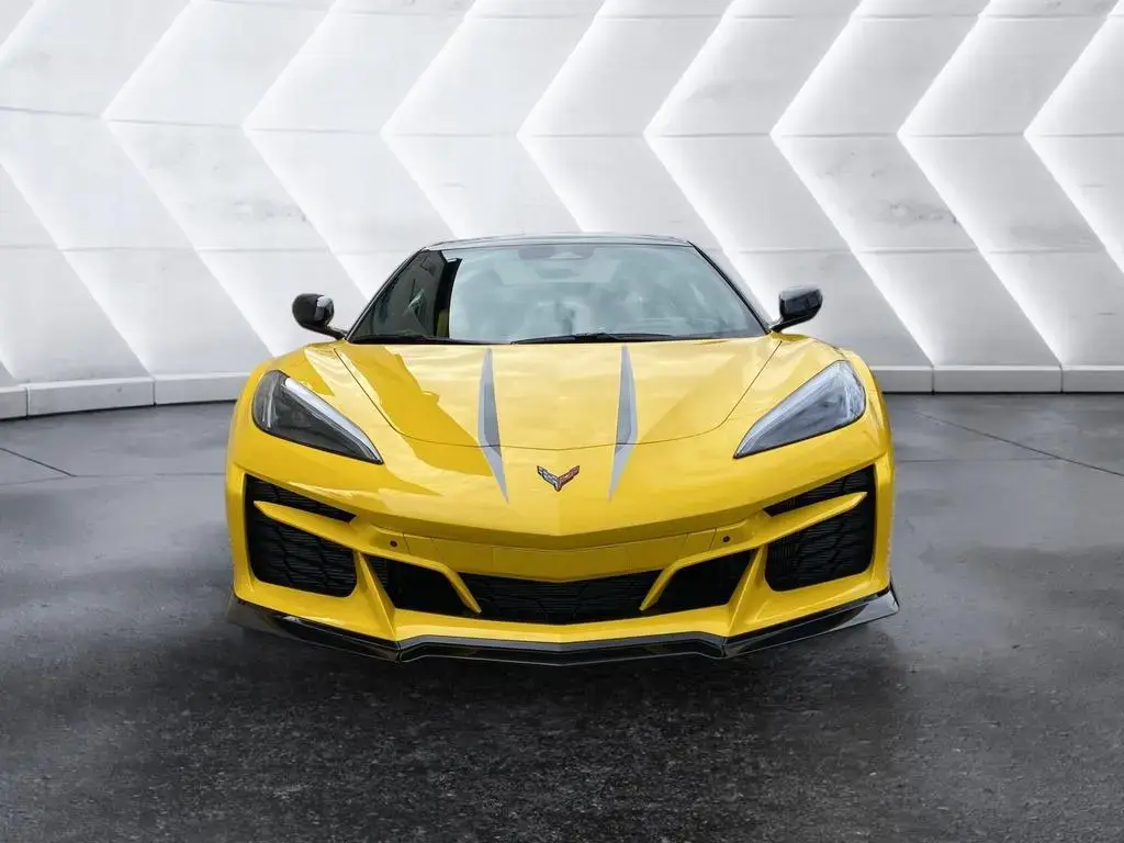 Main__Slider__Photo:Corvette C8 E-Ray Cabrio 3LZ 2026 *FrontLift*Carbon* null-1