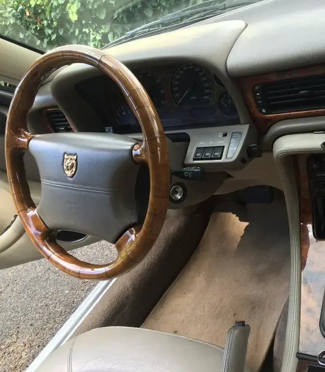 Main__Slider__Photo:Jaguar X 300 06/1997-1