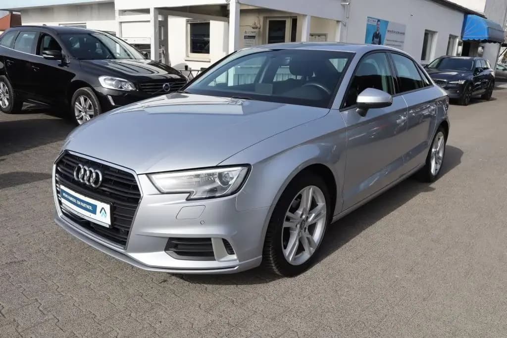 Main__Slider__Photo:Audi A3 35 TFSI cylinder on demand Limousine sport|NA 07/2019-0