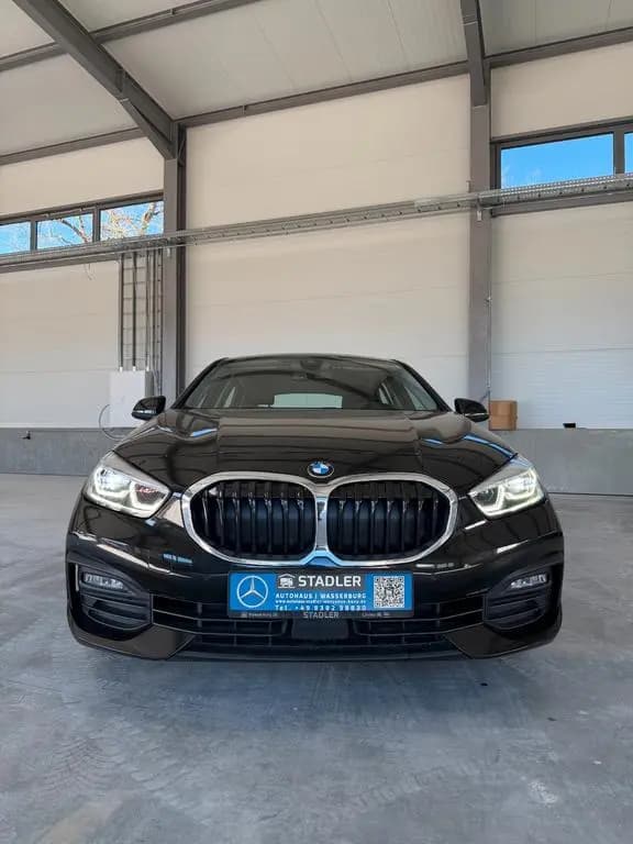 Main__Slider__Photo:BMW 1 Series 118 1 Limousine 118 d Advantage 04/2021-0