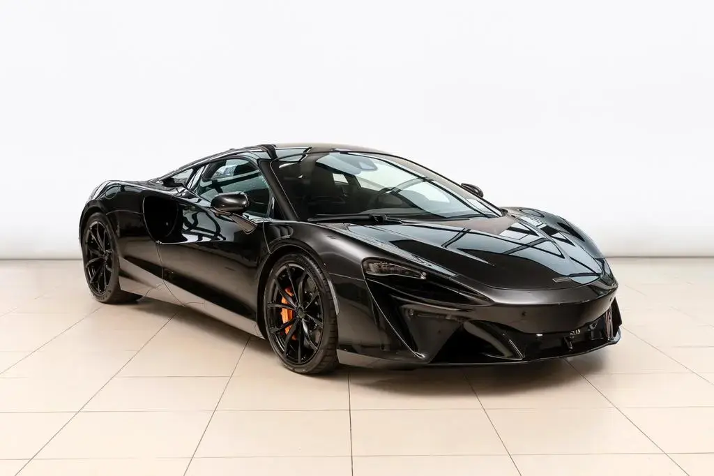 Main__Slider__Photo:McLaren Artura - Onyx - Technology Pack 01/2026-1