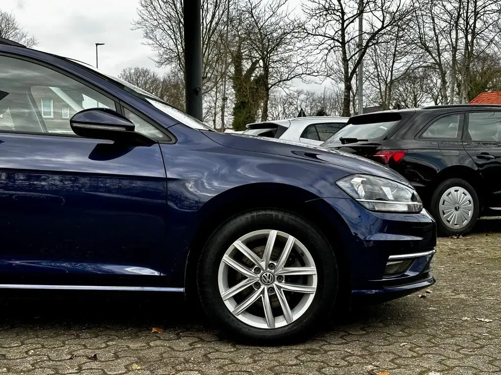 Main__Slider__Photo:Volkswagen Golf VII Variant APPLECAR/NAVI/FRONTASSIST/NAVI 10/2018-1