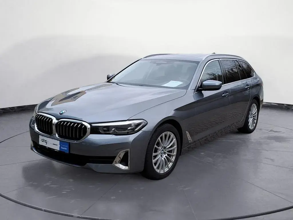 Main__Slider__Photo:BMW 5 Series 520d xDrive Touring Luxury Line Panorama AHK 01/2022-1