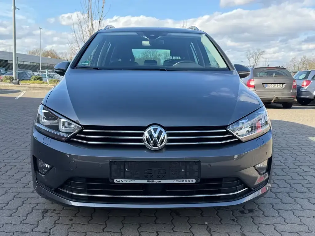 Main__Slider__Photo:Volkswagen Golf Sportsvan1. 4 VIISound Automatik/Navi/ACC 02/2017-1