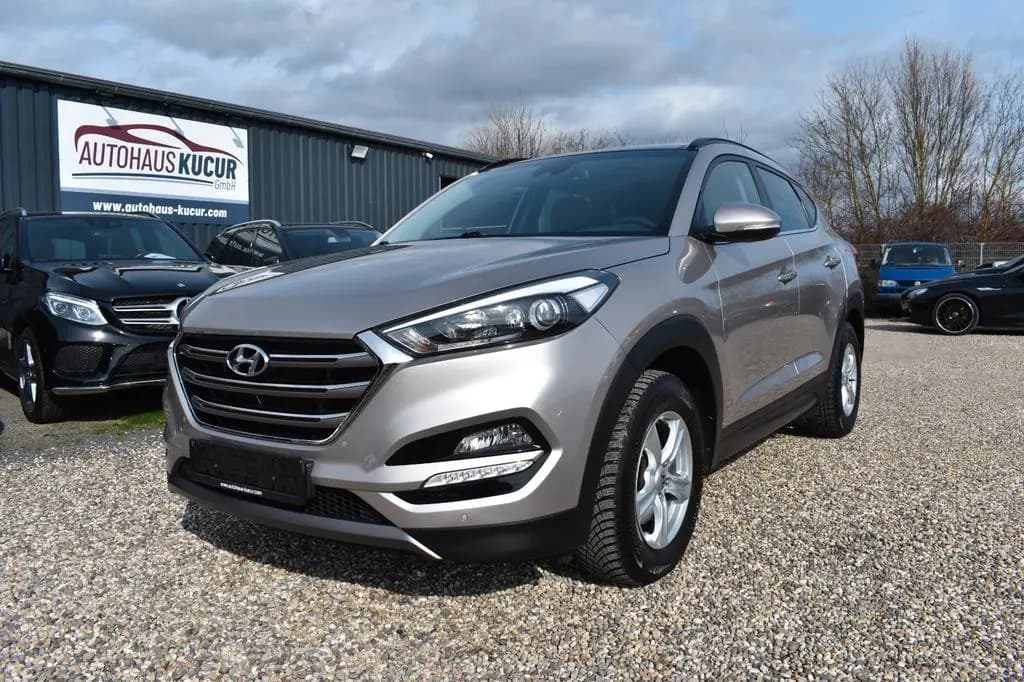 Main__Slider__Photo:Hyundai TUCSON Style 2WD Panorama Dach Bluetooth Schaltr 02/2016-0
