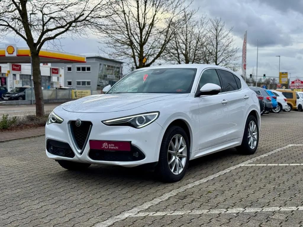 Main__Slider__Photo:Alfa Romeo Stelvio Super Q4 | ACC | Brembo | AHK | Rückfahr 10/2017-0