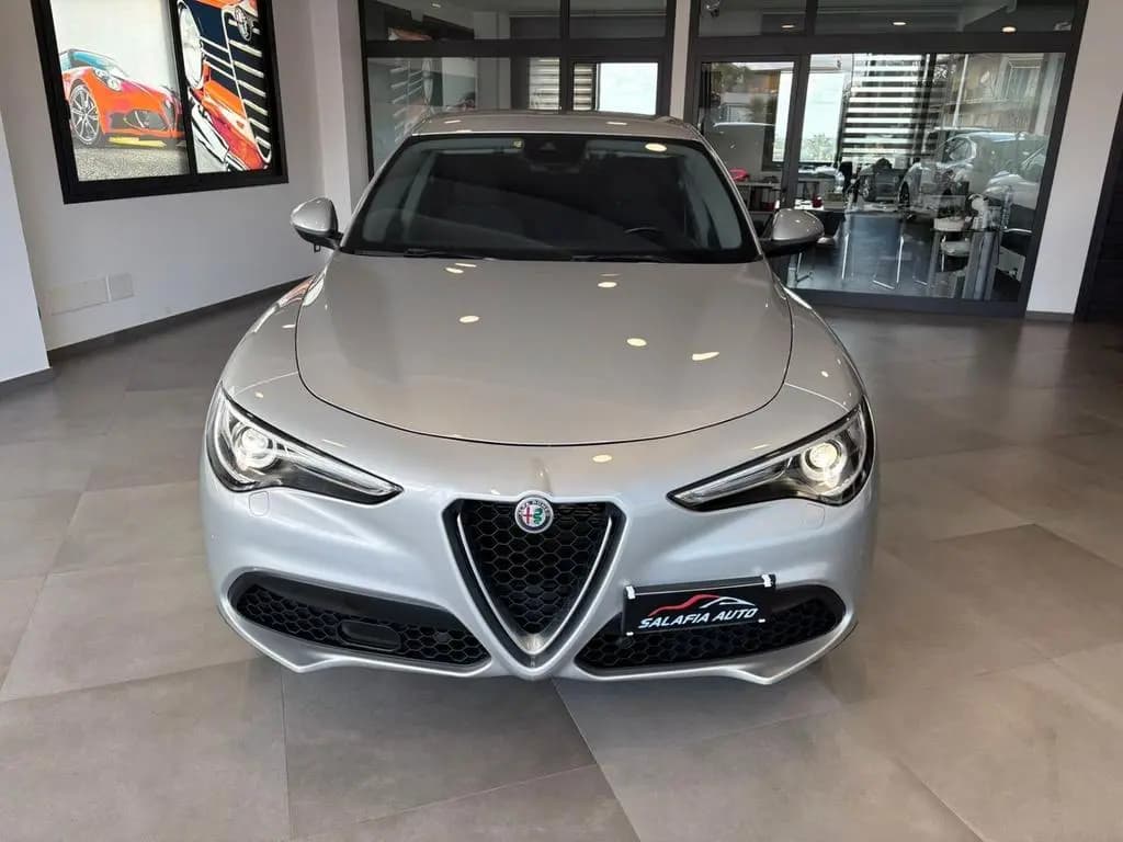 Main__Slider__Photo:Alfa Romeo Stelvio 2.2 Turbodiesel 160 CV AT8 RW 08/2021-0