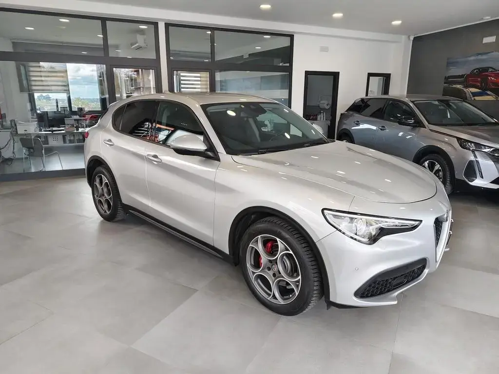 Main__Slider__Photo:Alfa Romeo Stelvio 2.2 Turbodiesel 160 CV AT8 RW 08/2021-1