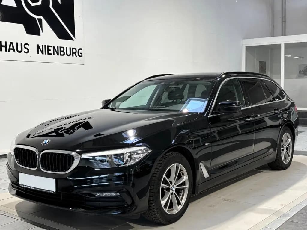 Main__Slider__Photo:BMW 5 Series 520d Sport Line, Automatik,Panorama-Dach,Kamera 10/2017-0