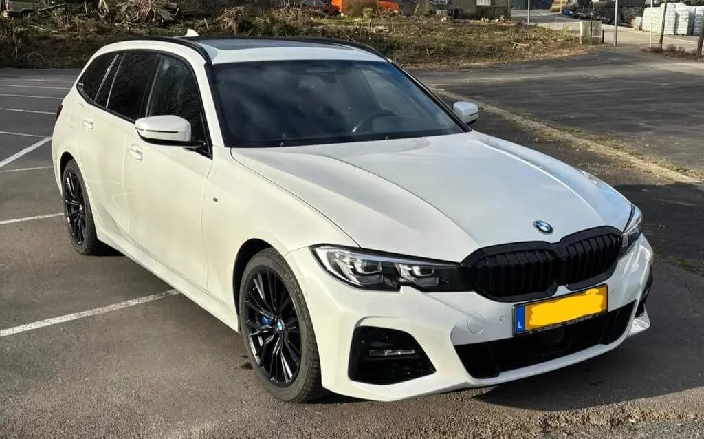 Main__Slider__Photo:BMW 3 Series 330d xDrive Touring M Sport Auto. AHK 06/2021-0