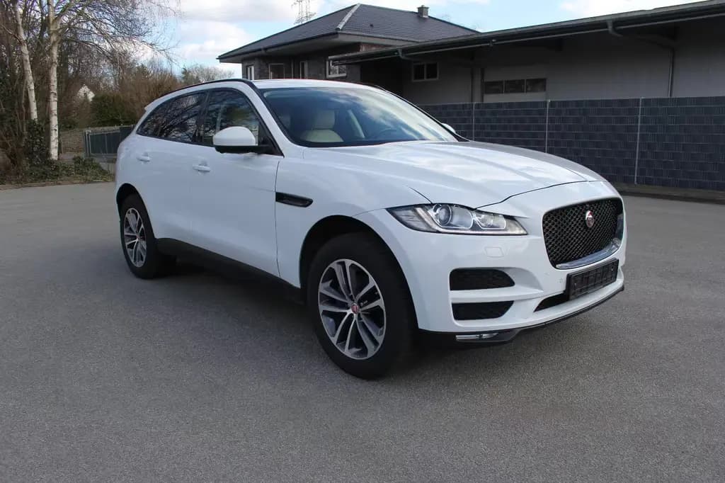 Main__Slider__Photo:Jaguar F-Pace Prestige AWD 10/2017-0