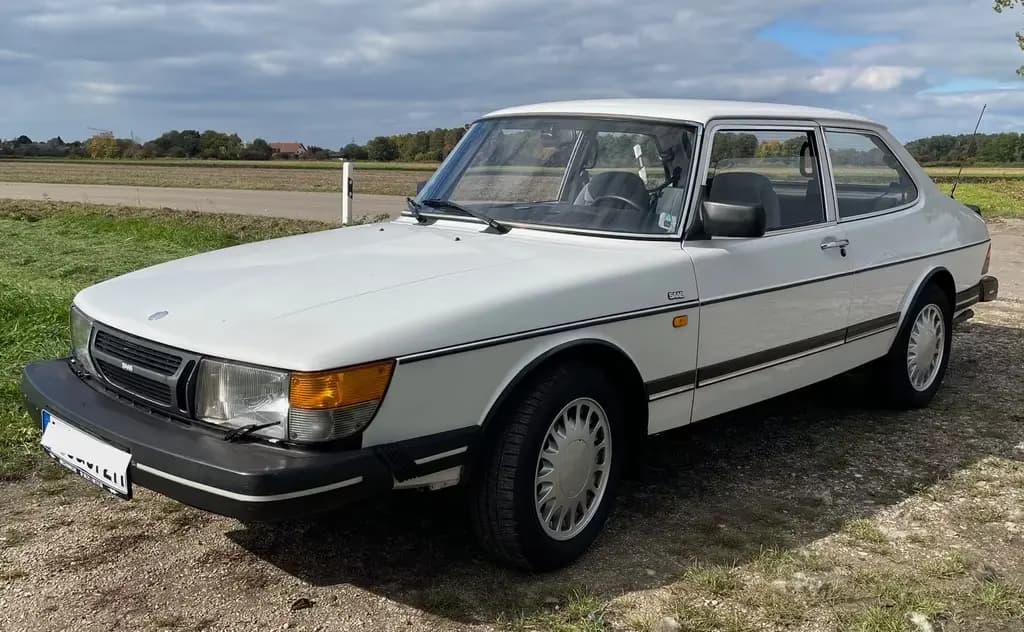 Main__Slider__Photo:Saab 900 / H Kennzeichen 12/1986-0