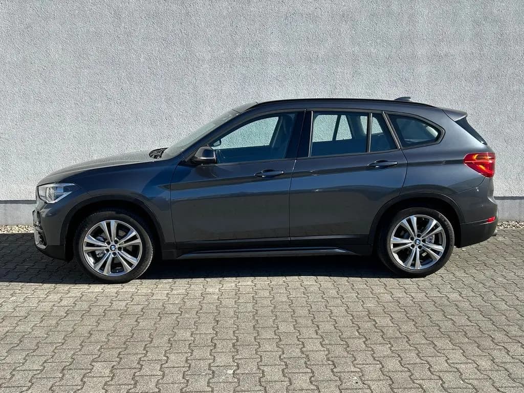 Main__Slider__Photo:BMW X1 sDrive 18d Sport Line KLIMA LED NAVI PDC PANO 12/2016-0