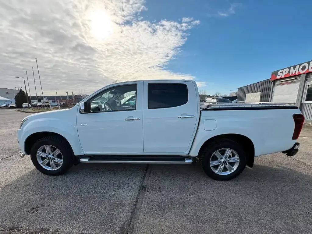 Main__Slider__Photo:Isuzu D-Max Double Cab 4WD LS Aut.Nav.Standheizung 03/2018-1