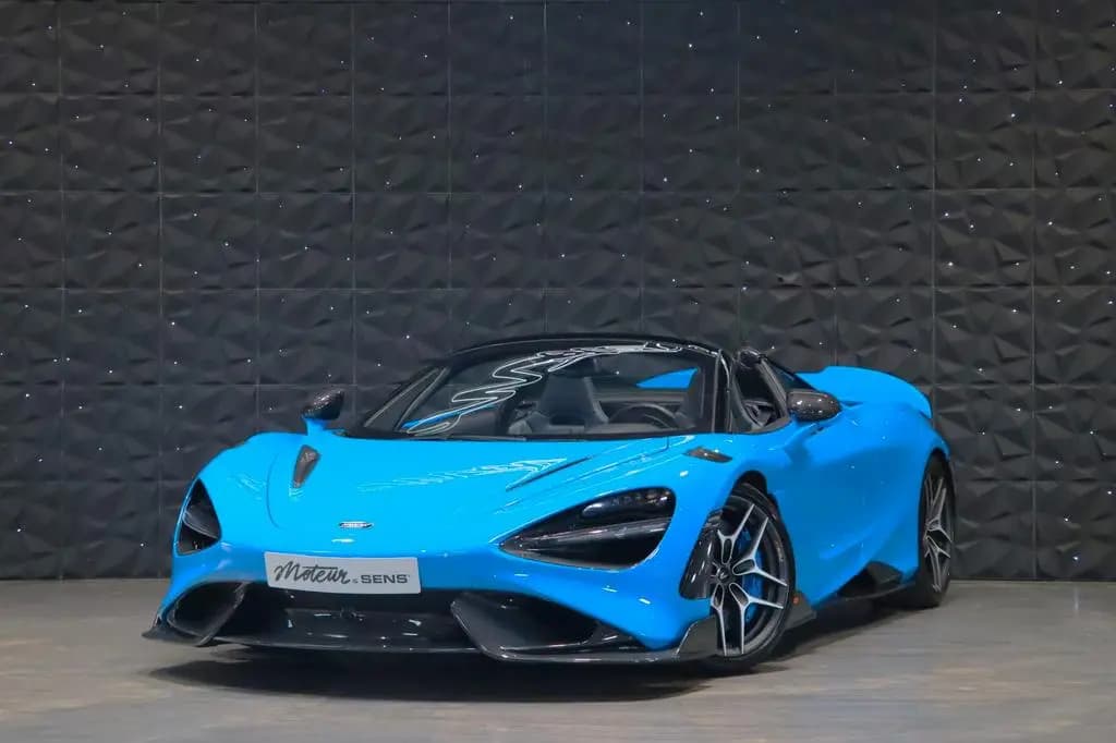 Main__Slider__Photo:McLaren 765LT Spider - Full Carbon - Lift - B&W 10/2021-0