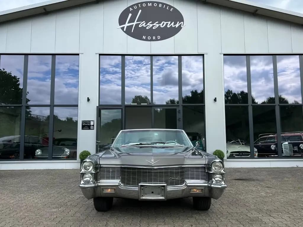 Main__Slider__Photo:Cadillac Deville Convertible/Cabriolet/klasse Farbkombi. 01/1965-0