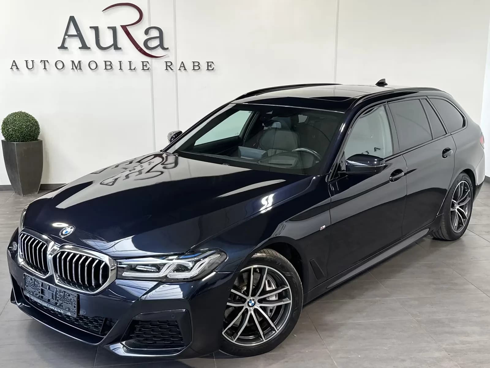 Main__Slider__Photo:BMW 5 Series 530d Touring xDrive M-Sport NAV+LASER+AHK+PANORA 02/2022-0
