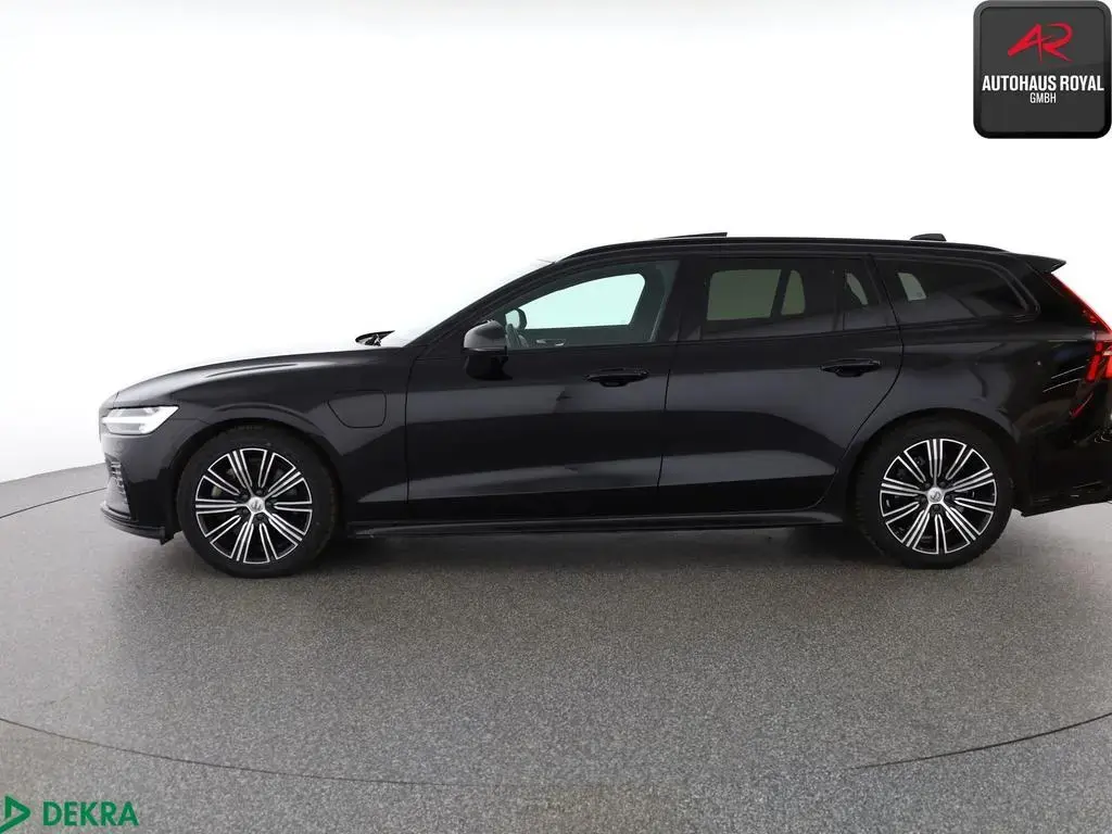 Main__Slider__Photo:Volvo V60 T6 AWD R DESGIN STANDHEIZ,BOWERS+WILKINS,HUD 12/2021-1